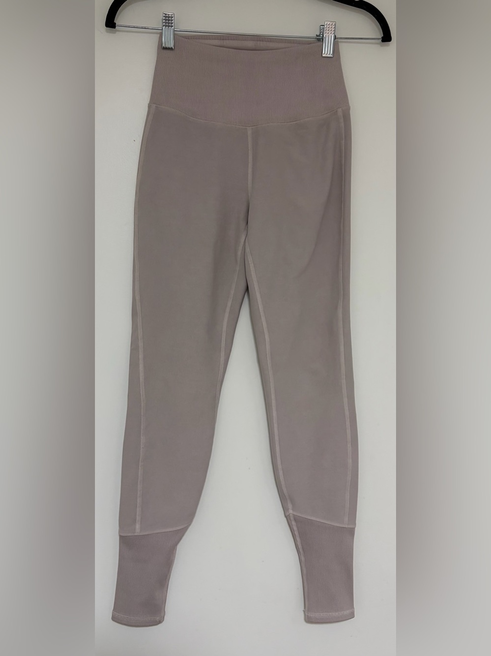 Alo Yoga Women’s High Waist Lounge Leggings Size XS Ribbed Waist and Cuffs